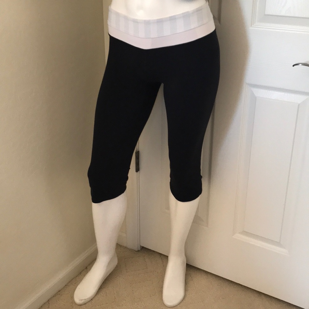 Lululemon Black Capris With Striped Band Size 6